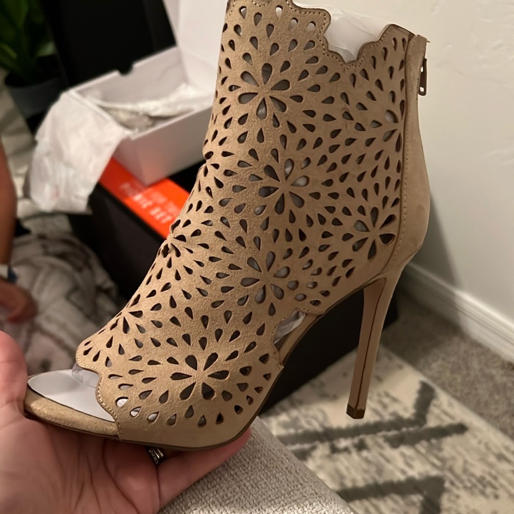 Also heels size 8 brand new